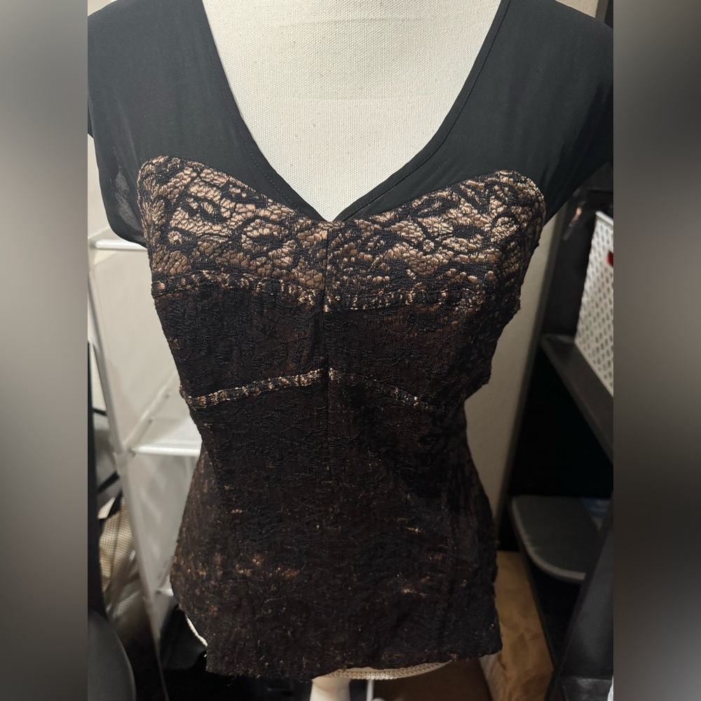 BLK/BRONZE LACE OVERLAY COCKTAIL/PARTY/EVENING
TOP size 10